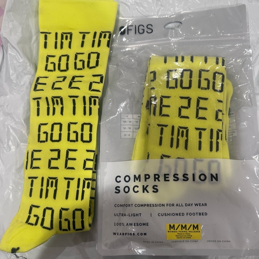 Figs HTF “Time 2 Go” Compression Socks size M - Picture 2 of 4